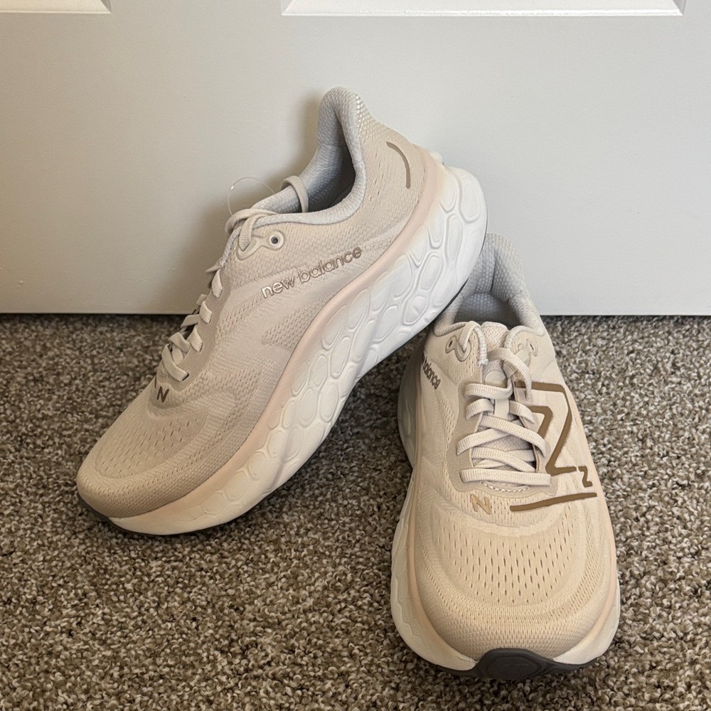 NWT New Balance Freshfoam More v4 (women’s 9.5 WIDE)